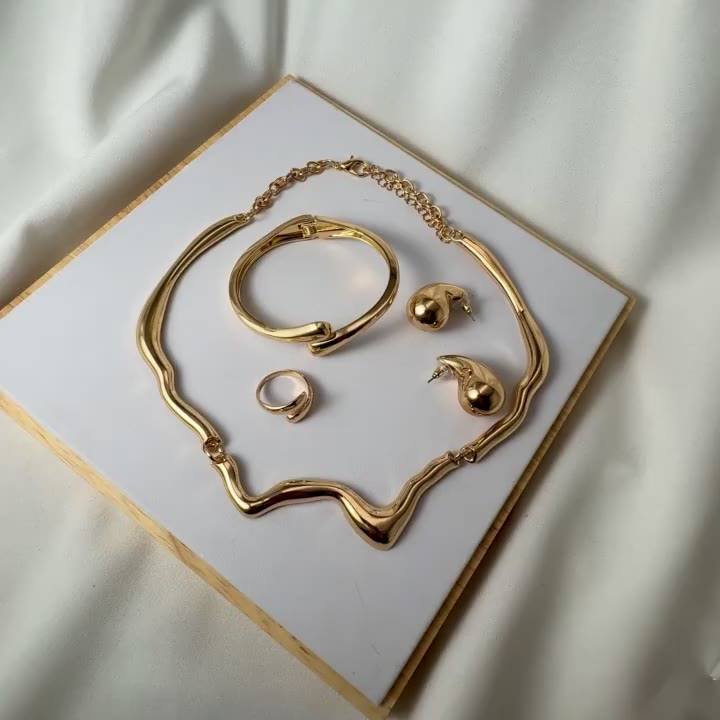 Conjunto Gota D’Água Luxo Feminino Banhado a Ouro/Prata – Colar, Pulseira, Brincos e Anel Modernos