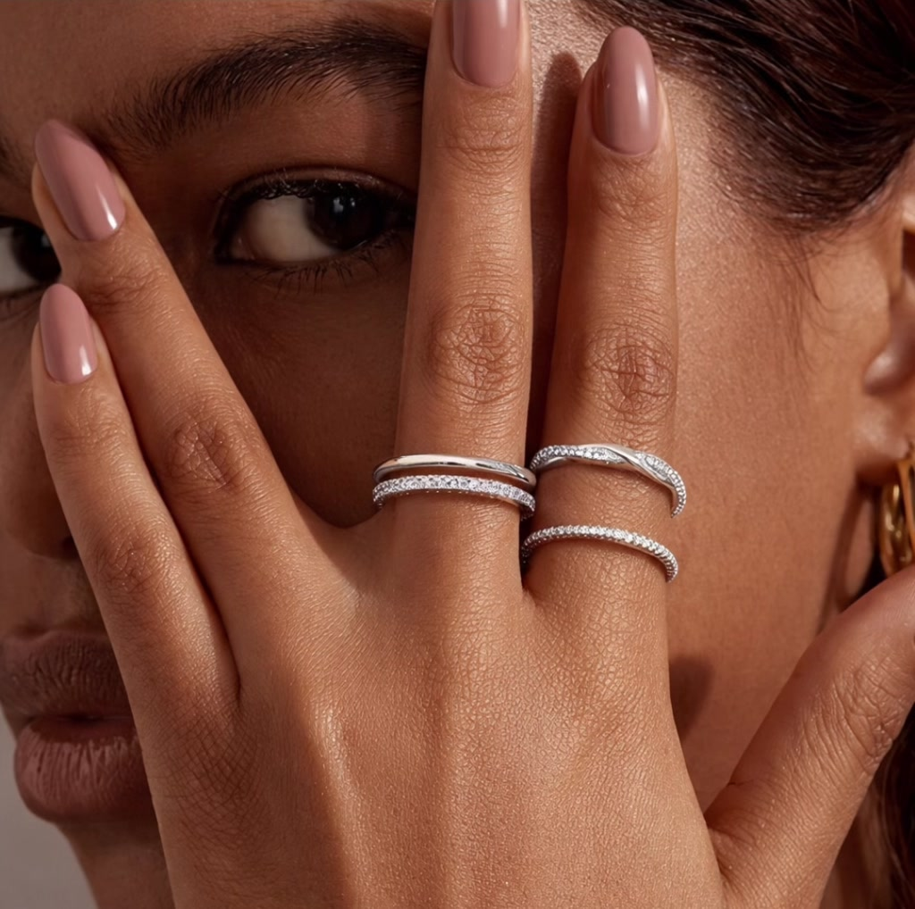 kit 4 anéis Feminino a Prata 925 delicado com Zircônias Brilhantes Elegante em banhado a ouro 18k