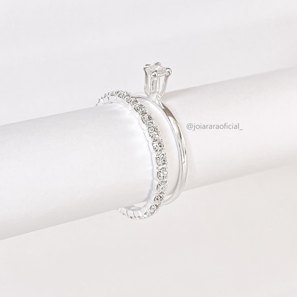 Kit com Dois Anéis Anel Solitário + Anel Aparador de Aliança Cravejado com Strass Banhado a Prata