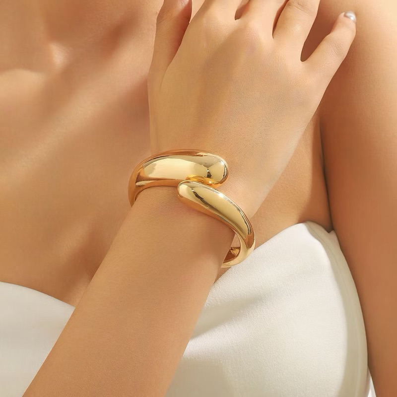 Conjunto Elegance – Bracelete, Brincos e Anel Minimalista