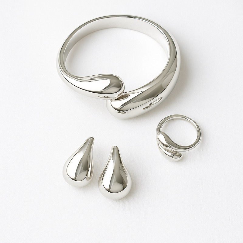 Conjunto Elegance – Bracelete, Brincos e Anel Minimalista