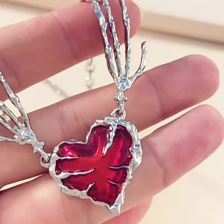 Colar feminino com pingente de caveira estilo punk, com garra, coração vermelho escuro, fashion, colar de clavícula