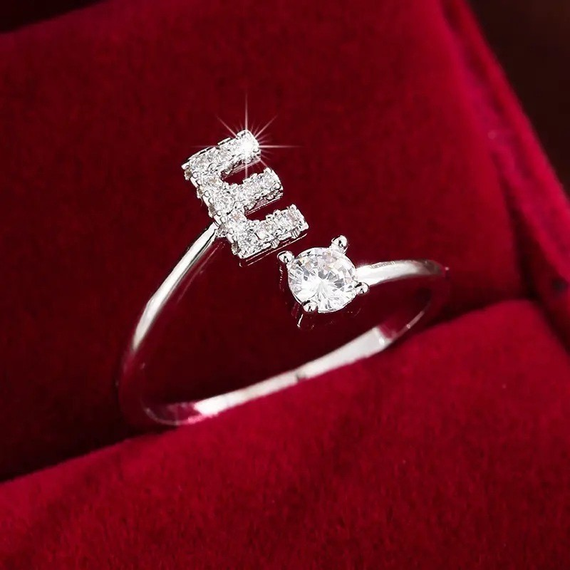 Anel Initial Shine™ – Letra Cravejada em Zircônia