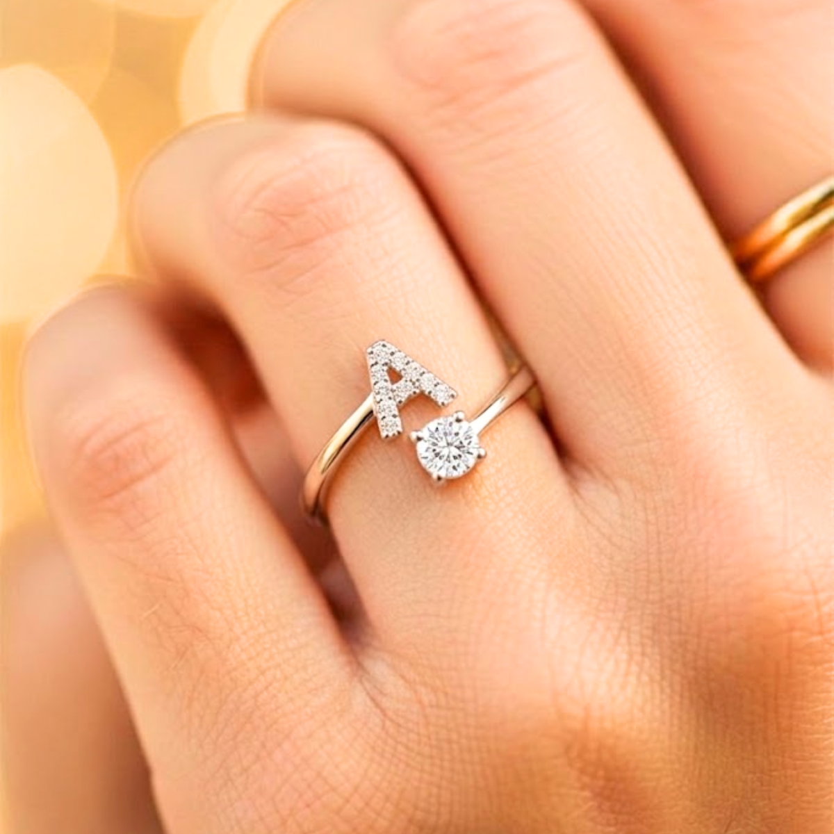 Anel Initial Shine™ – Letra Cravejada em Zircônia