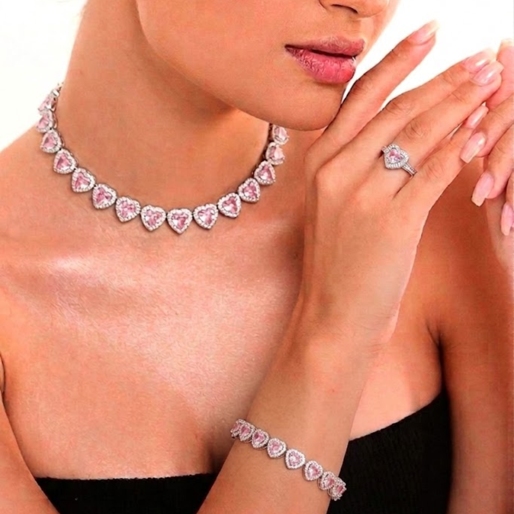 Conjunto Pink Heart Luxe™ – Colar, Pulseira e Anel com Coração Rosa Banhado Brilhante