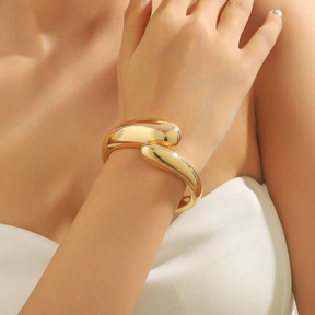 Conjunto Elegance – Bracelete, Brincos e Anel Minimalista