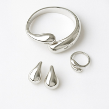 Conjunto Elegance – Bracelete, Brincos e Anel Minimalista