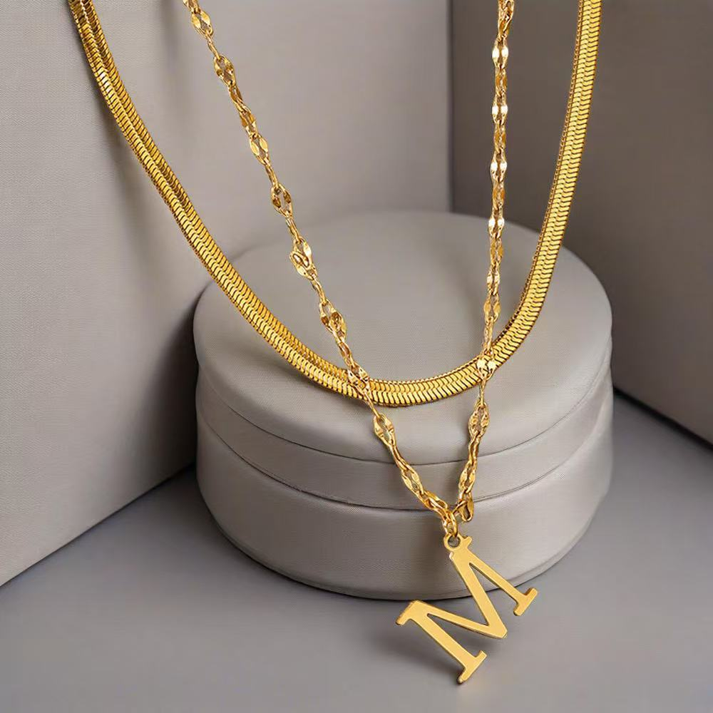 Colar Duplo em Corrente de Cobra e Lábios, Pingente Letra Inicial A-Z, Banhado a Ouro 18K ou Prata 925