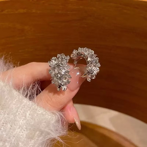 Brinco Flor de Luxo – Semijoia folheada a ouro e prata | Estilo europeu elegante