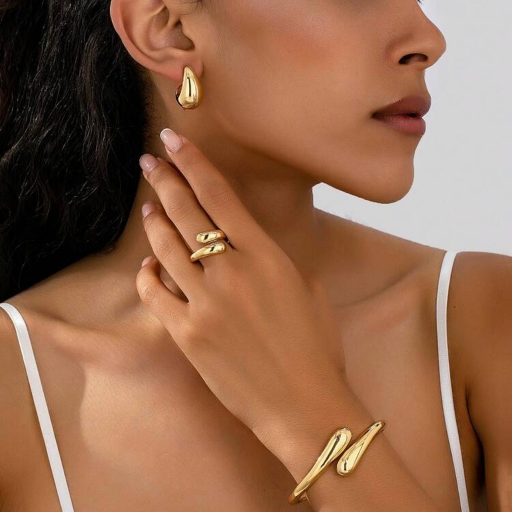 Conjunto Gota D’Água Luxo Feminino Banhado a Ouro/Prata – Colar, Pulseira, Brincos e Anel Modernos