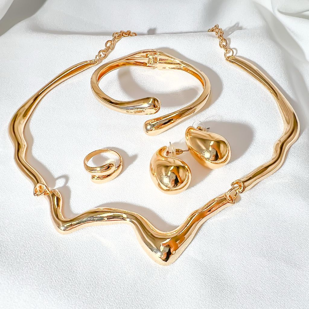 Conjunto Royal Fluid: A Elegância em Formato de Gota