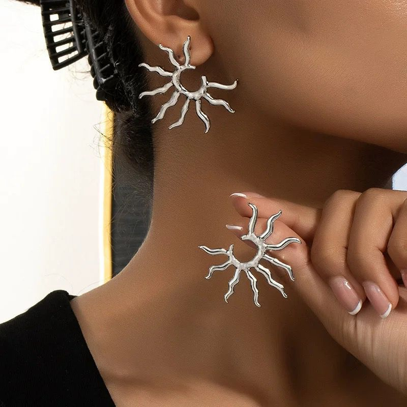 Brincos Femininos em Formato de Sol – Dourado ou Prateado, Antialérgicos, Verão, Modernos e Leves