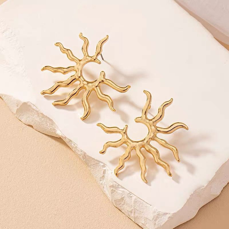 Brincos Femininos em Formato de Sol – Dourado ou Prateado, Antialérgicos, Verão, Modernos e Leves