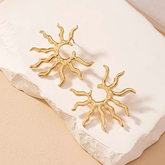 Brincos Solar Glow™ – Design Artístico em Formato de Sol