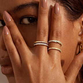 kit 4 anéis Feminino a Prata 925 delicado com Zircônias Brilhantes Elegante em banhado a ouro 18k