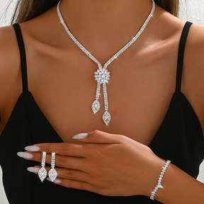 Conjunto Royale Bloom – Colar e Brincos com Zircônia e Pérolas